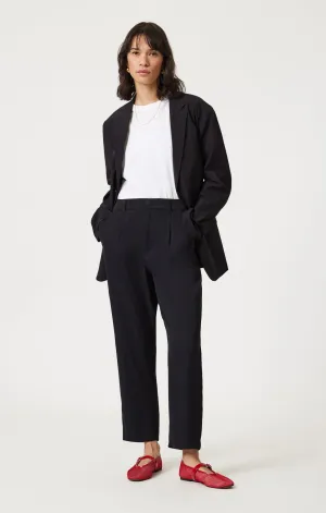 PLEATED TAPERED PANTS IN BLACK