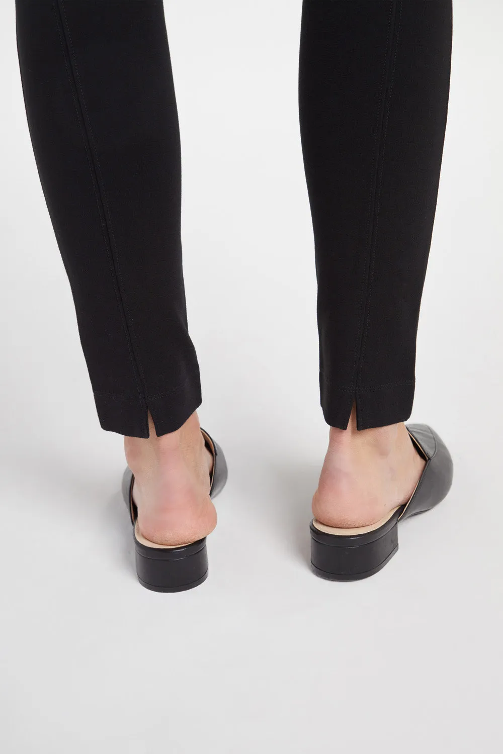 Pull-On Legging Pants In Petite - Black