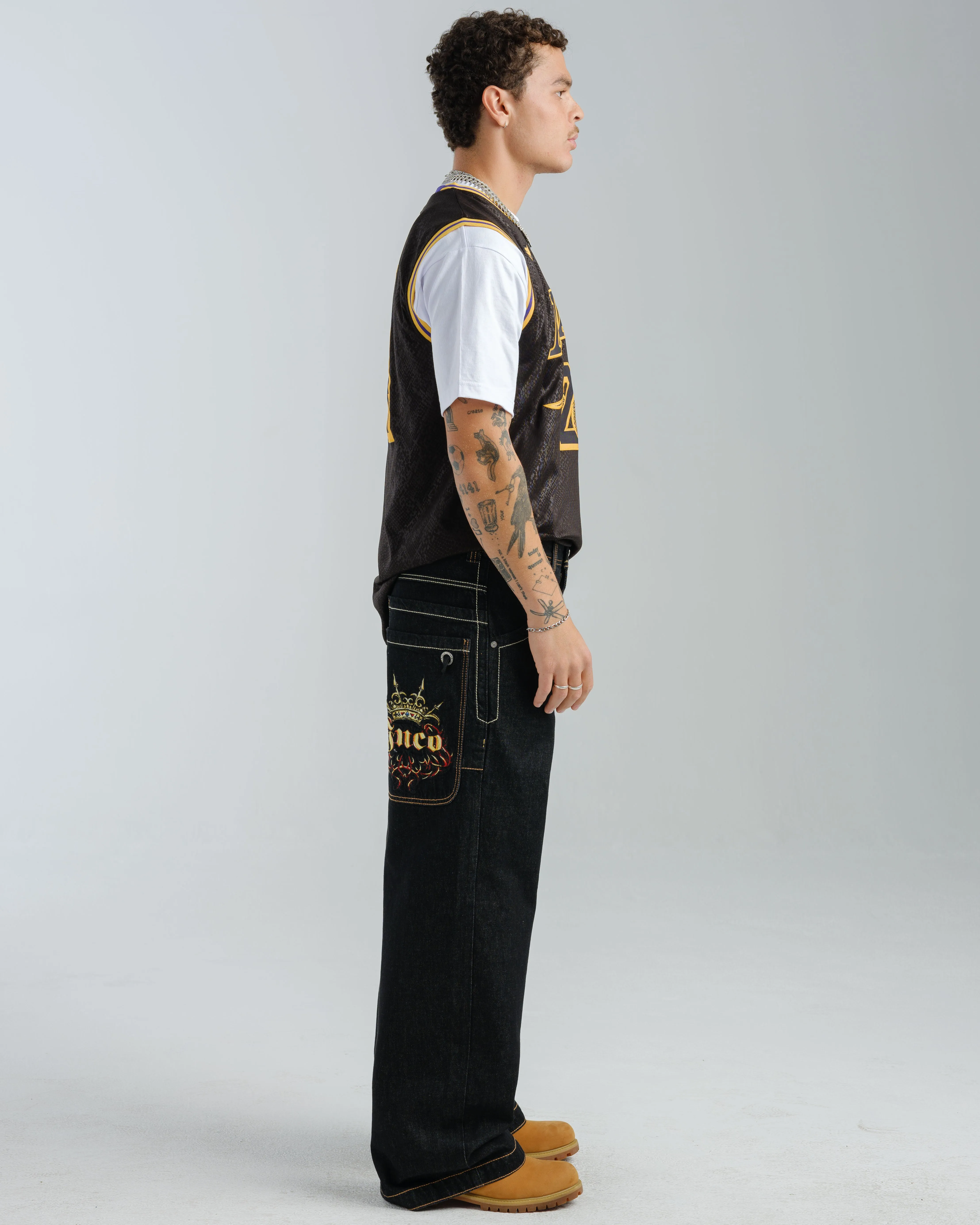 Royal. 23. Laser Black.
