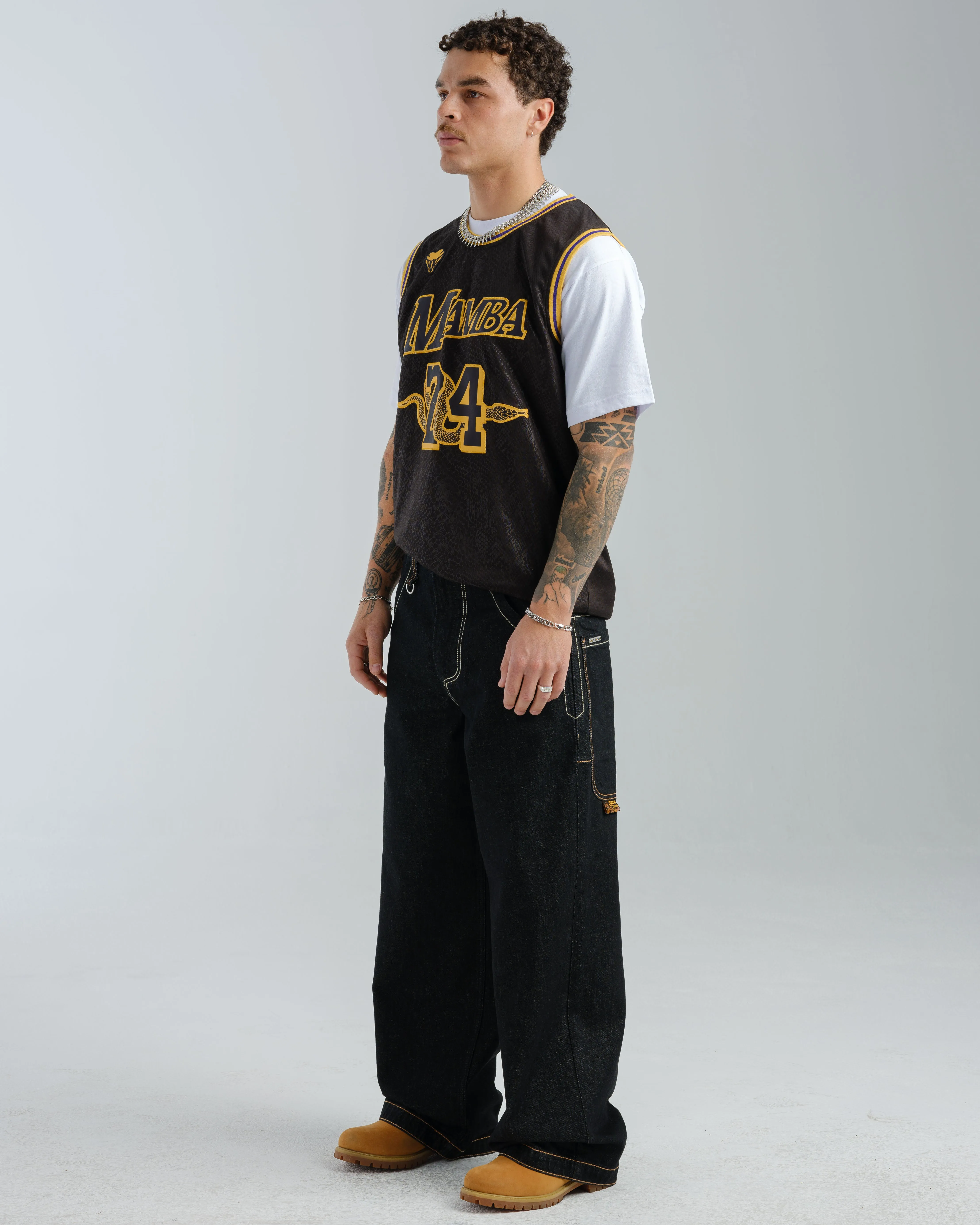 Royal. 23. Laser Black.
