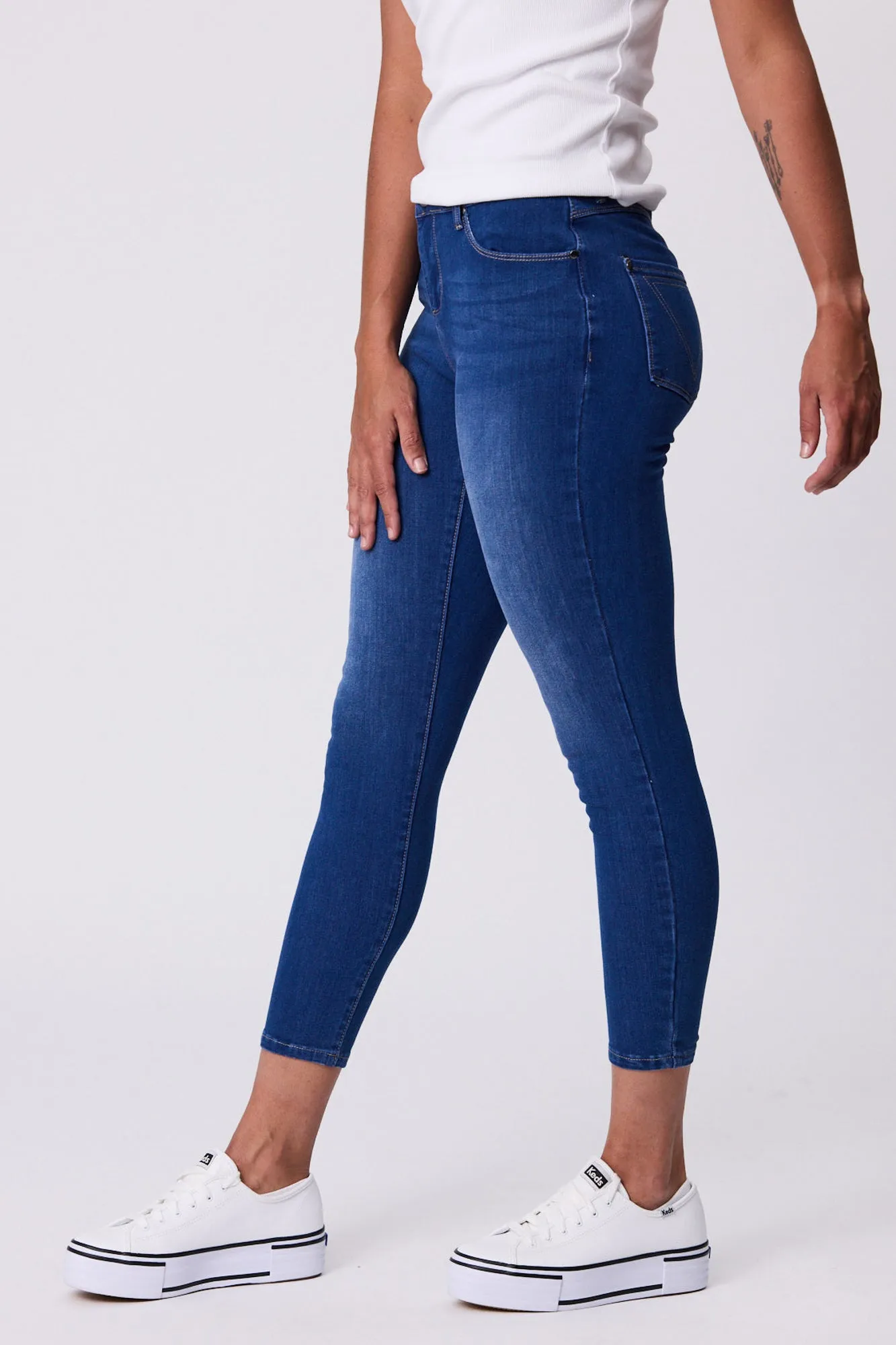 Shine On Label Sculpt Denim Cropped Jean True Blue Wash