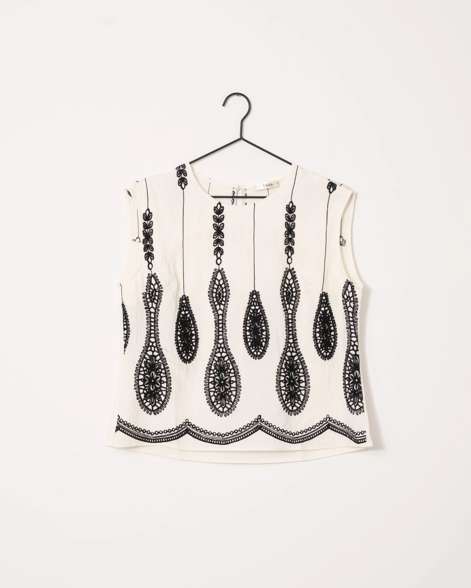 Top Melina Embroidered White Black