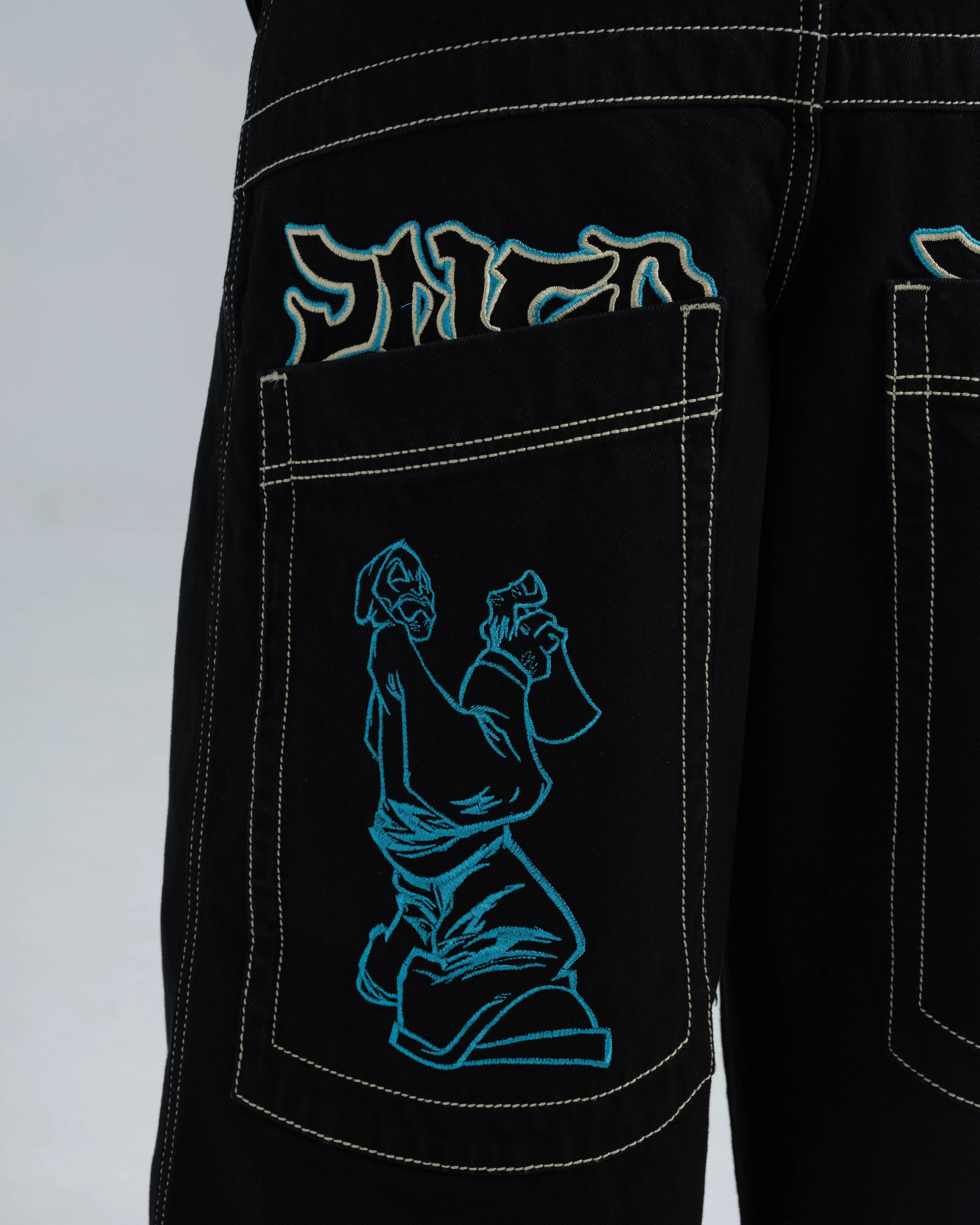 W Artistical Uprising. 26. Jet Black.